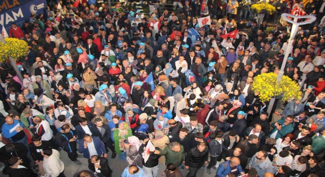 Cumhurbaşkanı Erdoğanın seçim zaferi Trabzonda coşkuyla kutlanıyor