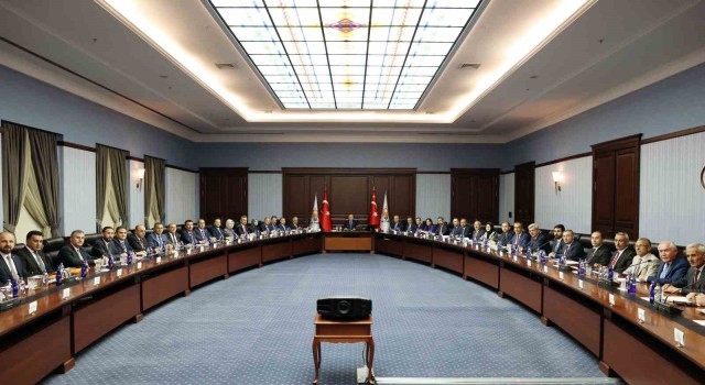 Cumhurbaşkanı ve AK Parti Genel Başkanı Recep Tayyip Erdoğan, Ankarada parti il teşkilatı ve ilçe belediye başkanları ile bir araya geldi.