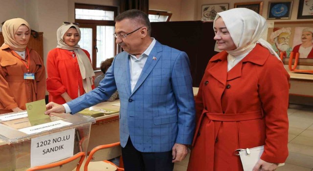 Cumhurbaşkanı Yardımcısı Fuat Oktay Ankarada oy kullandı
