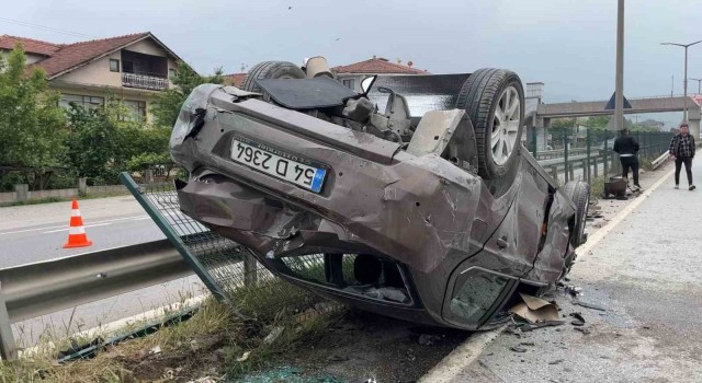D-100de bariyerlere çarpan otomobil takla attı: 1 yaralı