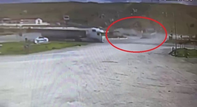 Defalarca takla attı, o anlar saniye saniye güvenlik kamerasına yansıdı