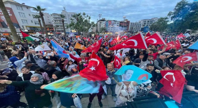 Denizlide Cumhur İttifakı seçim zaferini kutladı