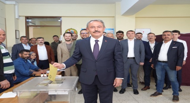 Denizlide siyasiler oylarını kullandı
