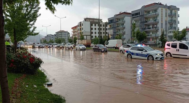 Denizliyi sel vurdu