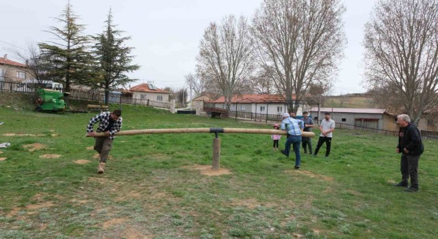 Denizliyi tanıtmak için her hafta farklı bir rotaya yürüyorlar