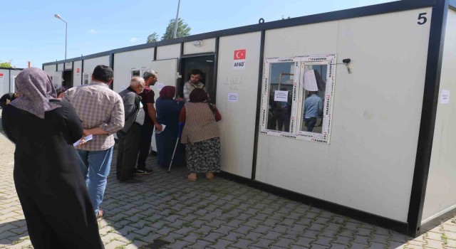 Deprem bölgesi Malatyada vatandaşlar oy kullanmaya devam ediyor