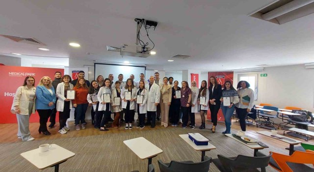 Deprem bölgesinde kesintisiz hizmet veren tıp öğrencileri takdir topladı