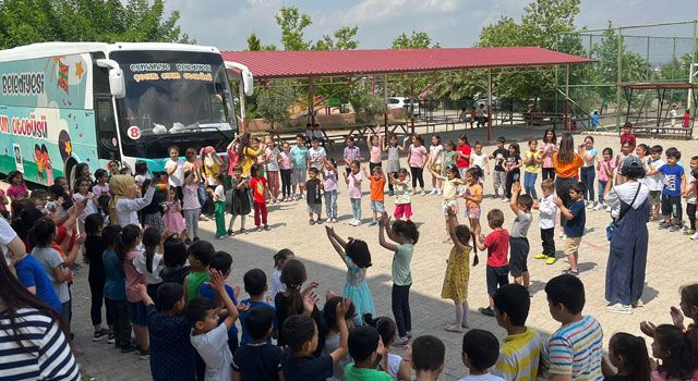 Deprem sonrası, Çocuk oyun otobüsü hizmete başladı