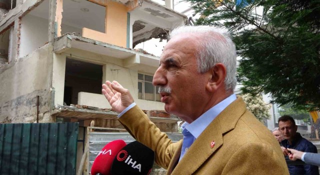 Deprem sonrası Ümraniyede ilk kentsel dönüşüm yıkımı başladı