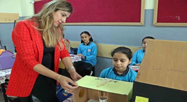 Depremde 4 meslektaşını kaybeden öğretmen, öğrencilerine deprem bilincini aşılamak için proje başlattı