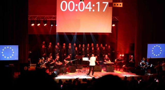 Depremde 7 üyesini kaybeden Antakya Medeniyetler Korosu hem ağladı hem ağlattı