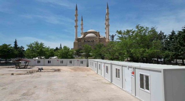 Depremin merkezi Kahramanmaraşta oy kullanılacak konteynerler hazır