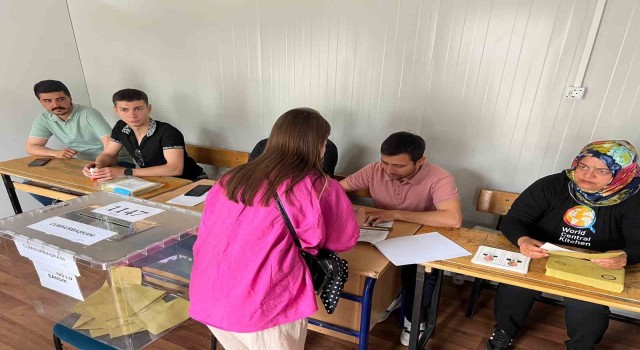 Depremin merkezi Kahramanmaraşta oy kullanma işlemi başladı
