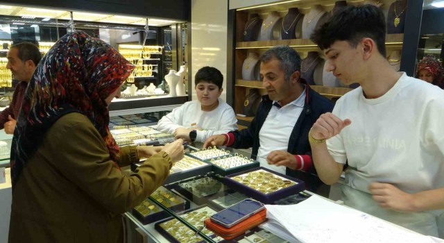 Depremin vurduğu Malatyada tarihi Kapalı Çarşıya ilgi arttı