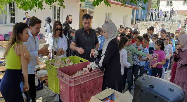 Depremzede öğrencilere öğretmenler moral oldu