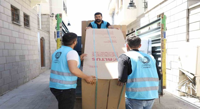 Depremzede vatandaşlara eşya desteği