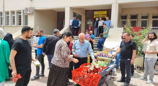 Depremzededen oy kullananlara sürpriz ikram