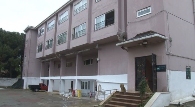 Depremzedeler önce kovuldu sonra saldırıya uğradı