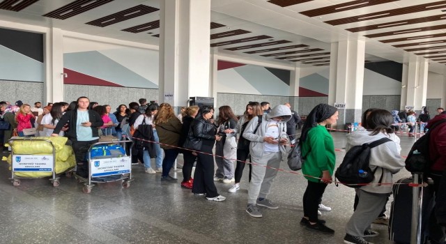 Depremzedeler oy kullanmak için ücretsiz olarak deprem bölgesine taşınıyor