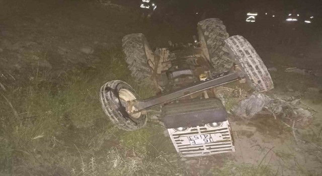 Devrilen traktörün altında kalan sürücü hayatını kaybetti