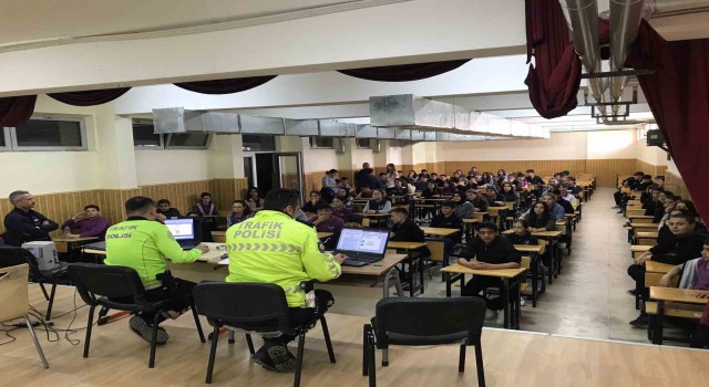 Dinarda öğrencilere trafik eğitimi verildi