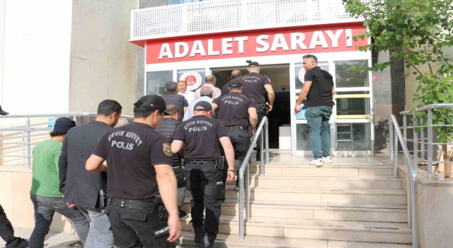 Diyarbakırda 1i asker 5 kişinin yaralandığı kavgada 11 kişi tutuklandı