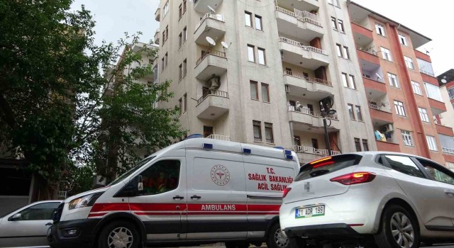 Diyarbakırda balkonda yaşlı adamın üzerine dolap düştü
