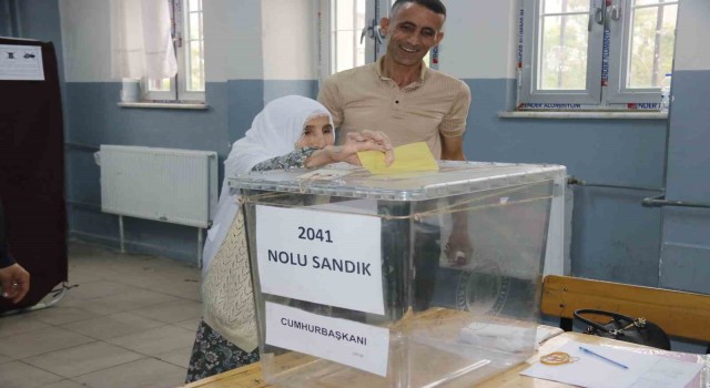 Diyarbakırda Cumhurbaşkanlığı 2. tur seçimi için oy kullanma işlemi başladı