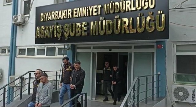 Diyarbakırda depremzedelerin evine dadanan 10 zanlı tutuklandı