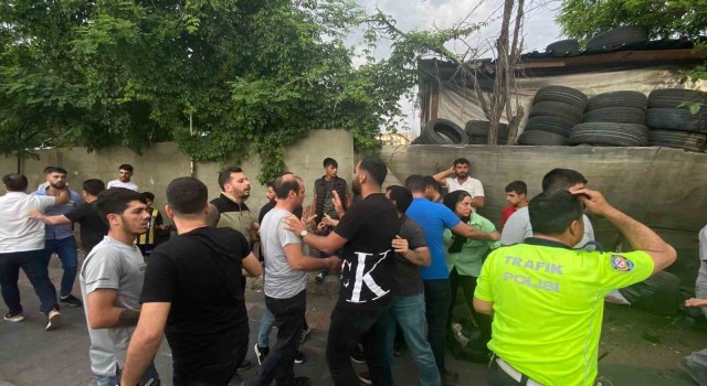 Diyarbakırda dört araç kazaya karıştı, taraflar birbirinin üstüne yürüdü