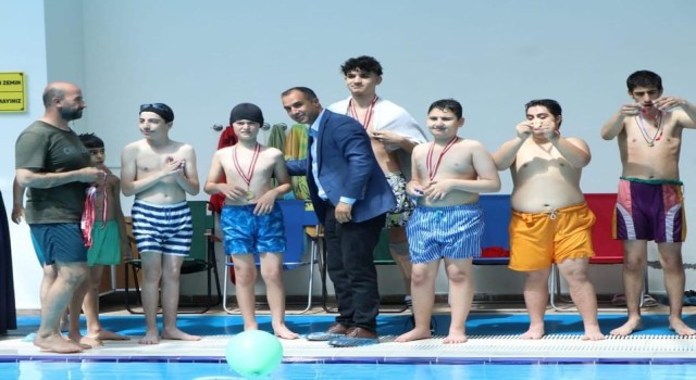 Diyarbakırda Engelliler Haftasında yüzme yarışması düzenlendi