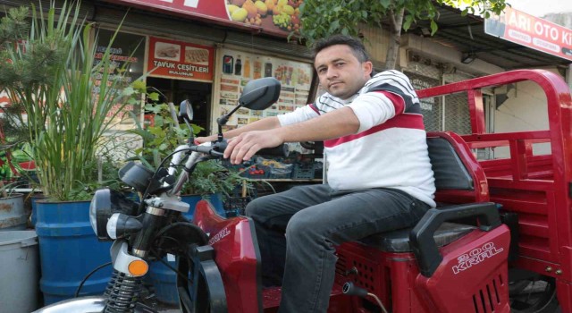 Dolandırılan depremzede esnafın yüzü hayırseverlerle güldü