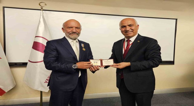 Dr. Suat İrfan Günsele “TÜRKSOY 30. Yıl Altın Madalyası” takdim edildi