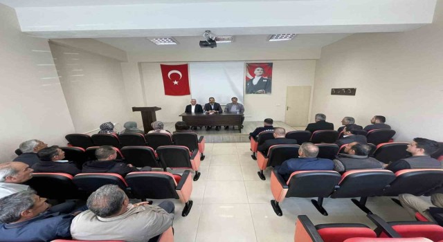 Dumlupınarda Kaymakam Bozoğlun muhtarlarla bir araya geldi