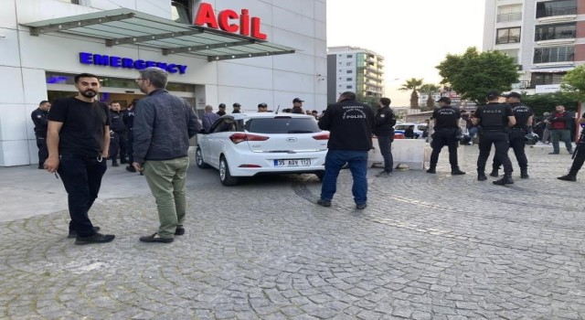 (DÜZELTME) İzmirde iki grup arasında silahlı bıçaklı kavga: 3 yaralı