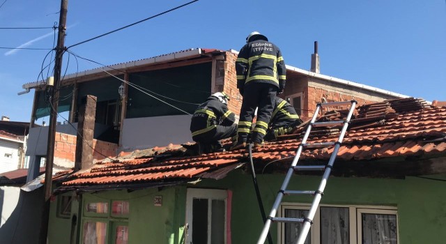 Edirnede evde çıkan yangın büyümeden söndürüldü