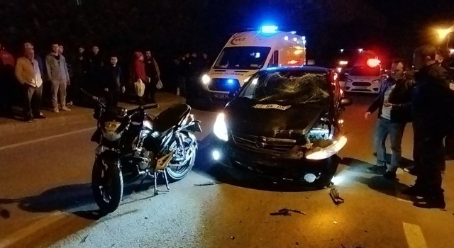 Edirnede otomobille çarpışan motosikletteki iki kişi yaralandı