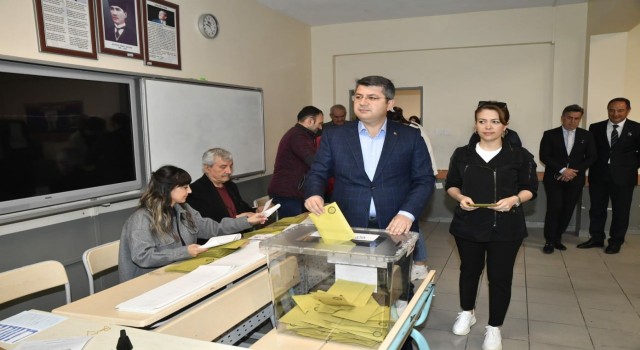 Edirnede oy verme işlemi sürüyor