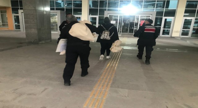 Edirnede sayılan oylar çuvallar ile adliyeye getiriliyor