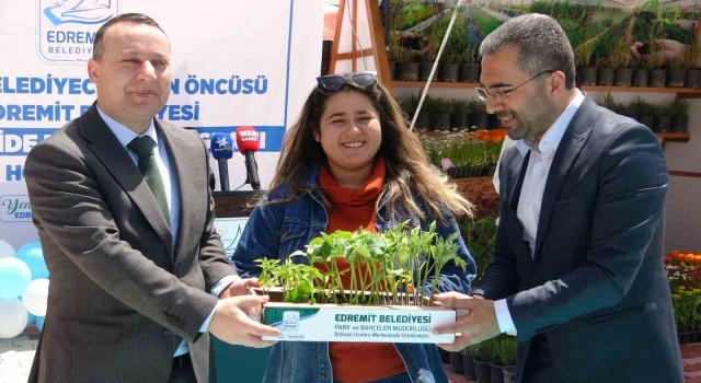 Edremitte çiftçilere 250 bin sebze fidesi dağıtıldı