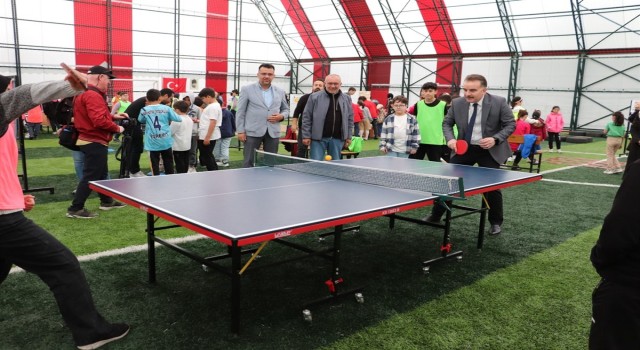 Edremitte depremzede öğrencilere çocuk şenliği