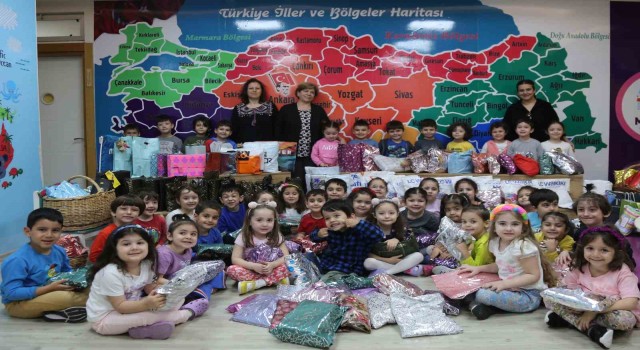 Efelerin minik kalpleri depremzede anneler için tek yürek oldu