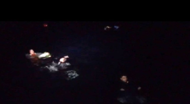 Egede Yunan unsurları tarafından geri itilen tekne battı