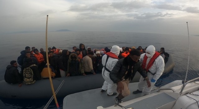Egede Yunanistanın geri ittiği 88 göçmen kurtarıldı