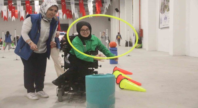 Elazığda engelli bireyler doyasıya eğlendi
