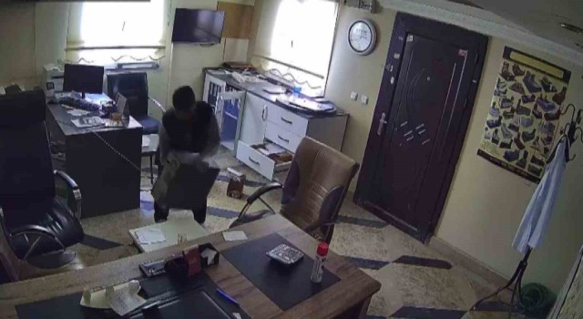 Elazığda ofis malzemesi çalan şüpheli kameralara yakalandı