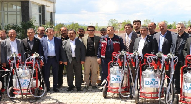 Elazığda üreticilere süt sağım makinası desteği