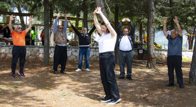 Emekli evi sakinleri, Darısekisi Örnek Köyünü gezdi