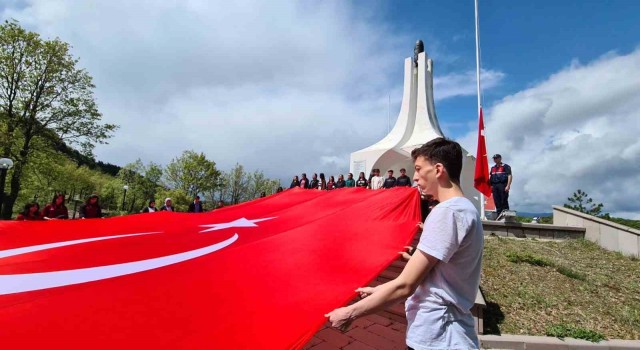 Emette Cevizdere Şehitliğine yürüyüş