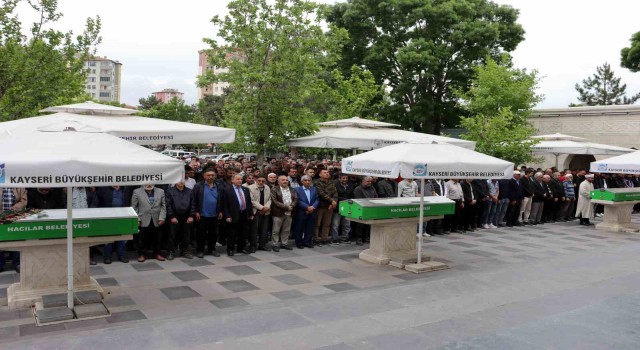En acı cenaze: Anne ve 2 çocuğu yan yana son yolculuğuna uğurlandı